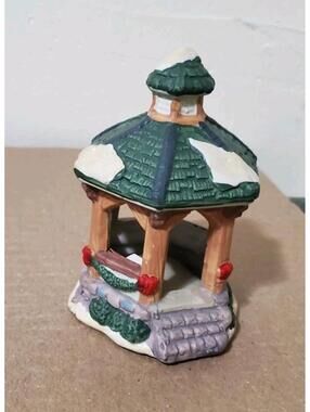 Cobblestone Corners Christmas Village Gazebo 2001 Vintage Miniature Holiday Deco
